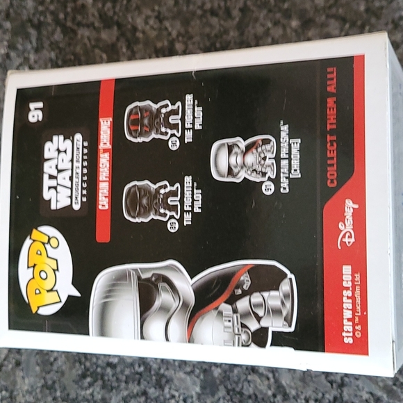 Funko Pop - Star Wars Smuggler's Bounty Captain Phasma (Chrome) - Picture 5 of 7